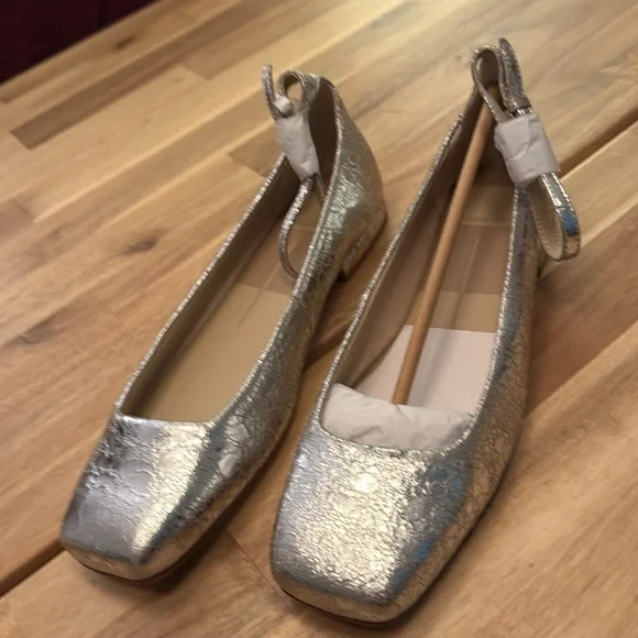 Elegant  silver Women's Flats - Picture 2 of 5